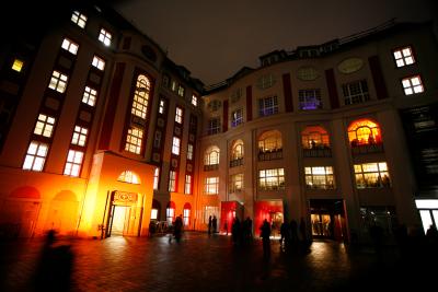 Berlin Admiralspalast außen nachts